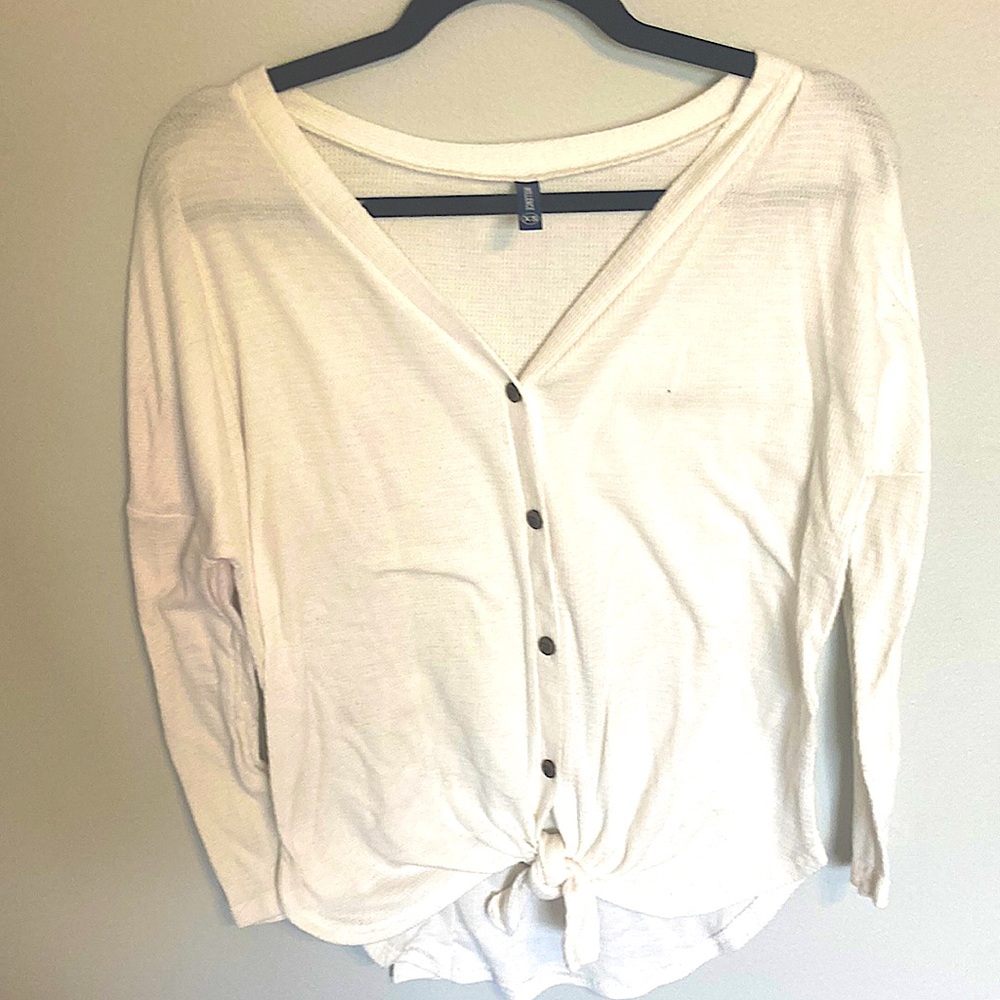 Cute long sleeve top, thin material